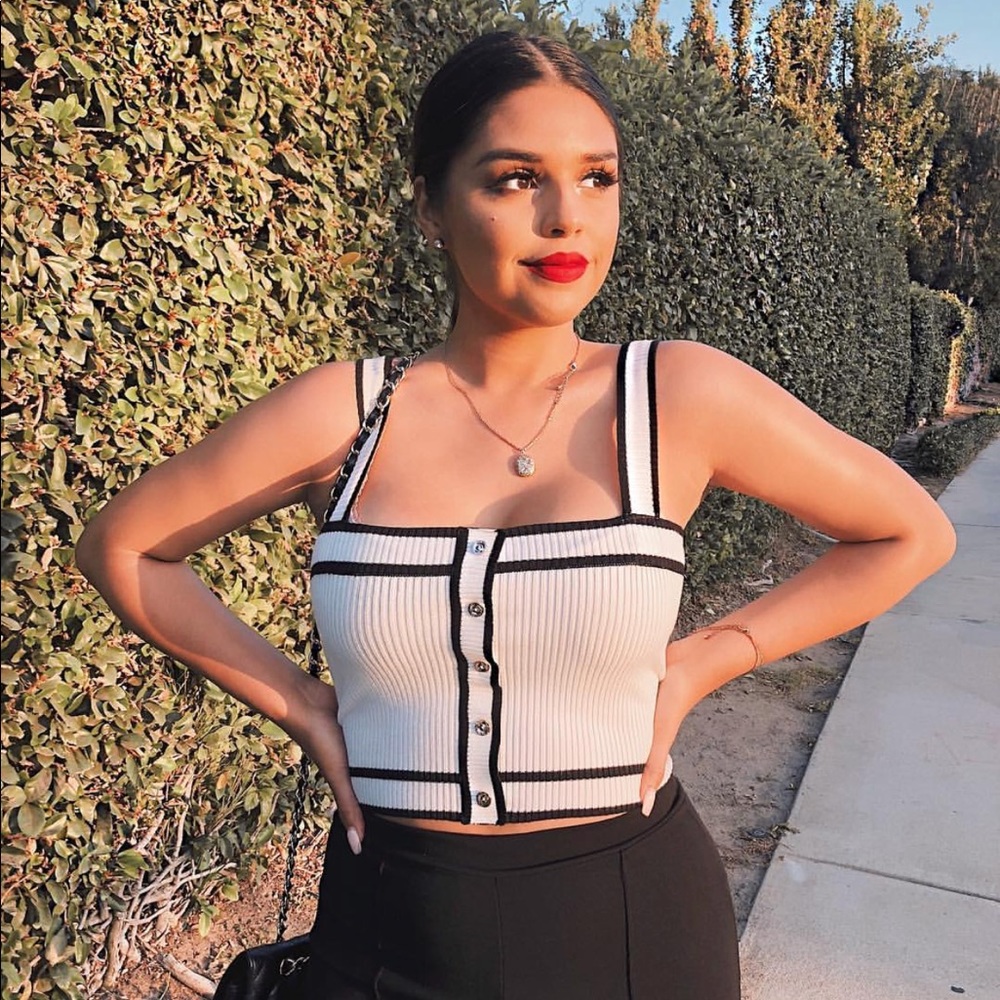 White Crop top with buttons♥️